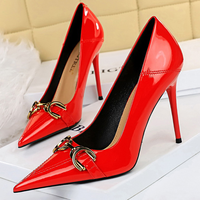 Shoe Tree - รองเท้าส้นสูงผู้หญิงแบบหรูหรา ประดับหัวเข็มขัดโลหะ หนังแก้ว ส้นเข็ม สำหรับทำงาน/ออฟฟิศ ไซส์ใหญ่